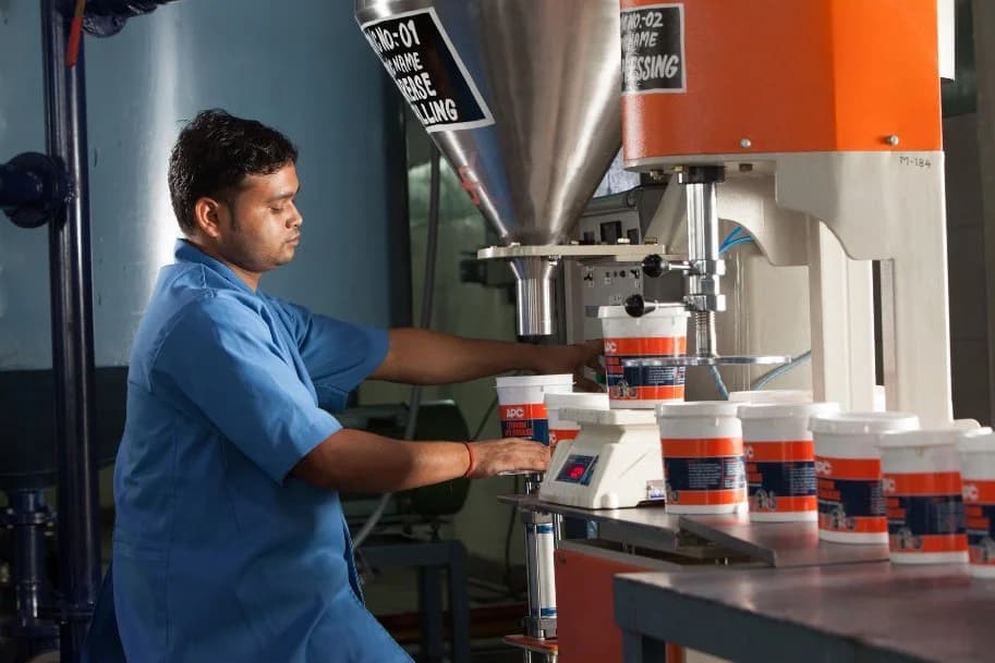 APC lubricant production and packing operations